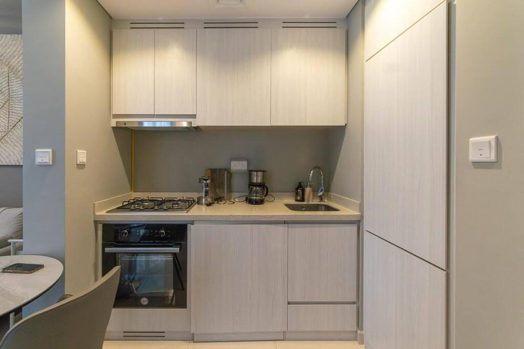 Convenient Location L Large Balcony L Great Pool *