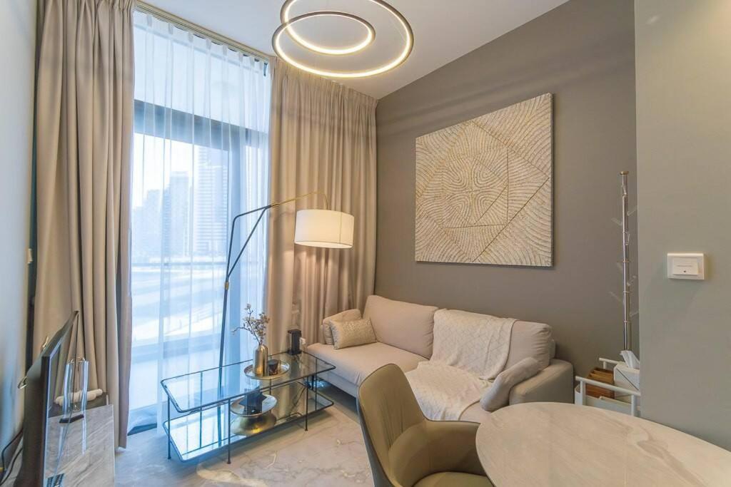 Convenient Location L Large Balcony L Great Pool Apartment