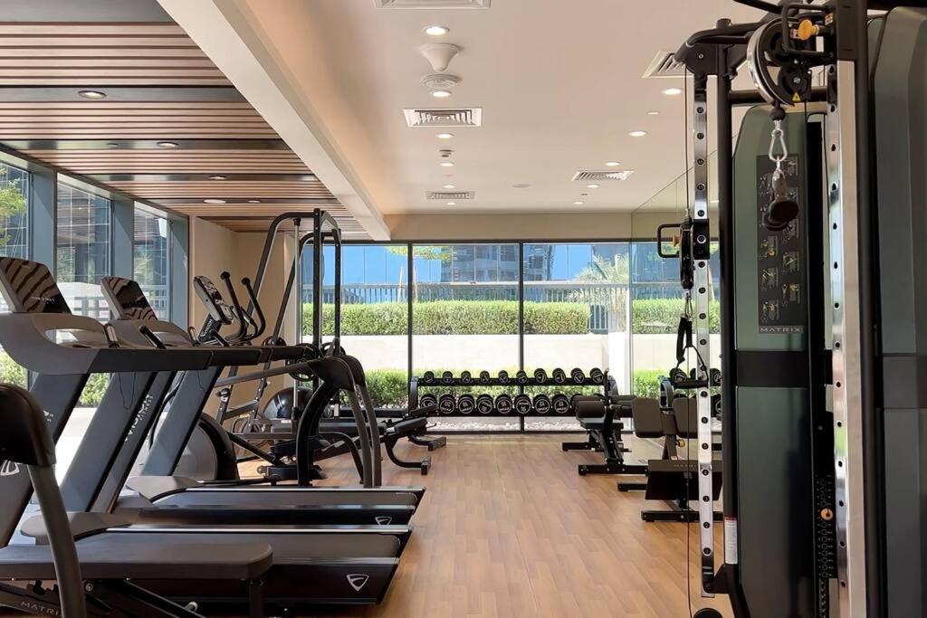 Apartment Convenient Location L Large Balcony L Great Pool *