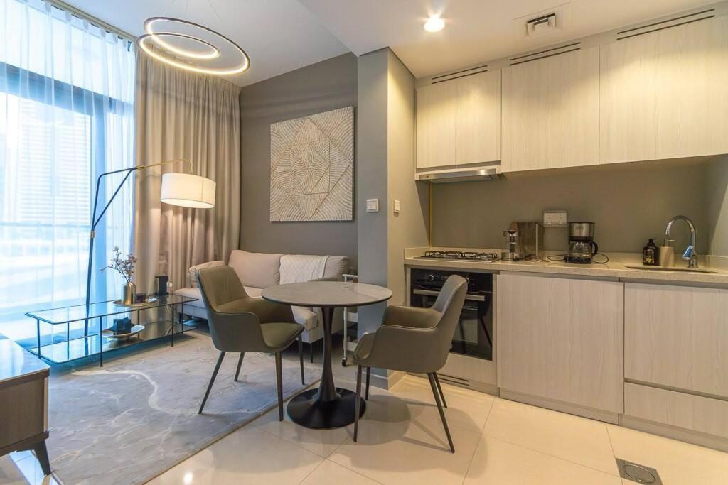Apartment Convenient Location L Large Balcony L Great Pool