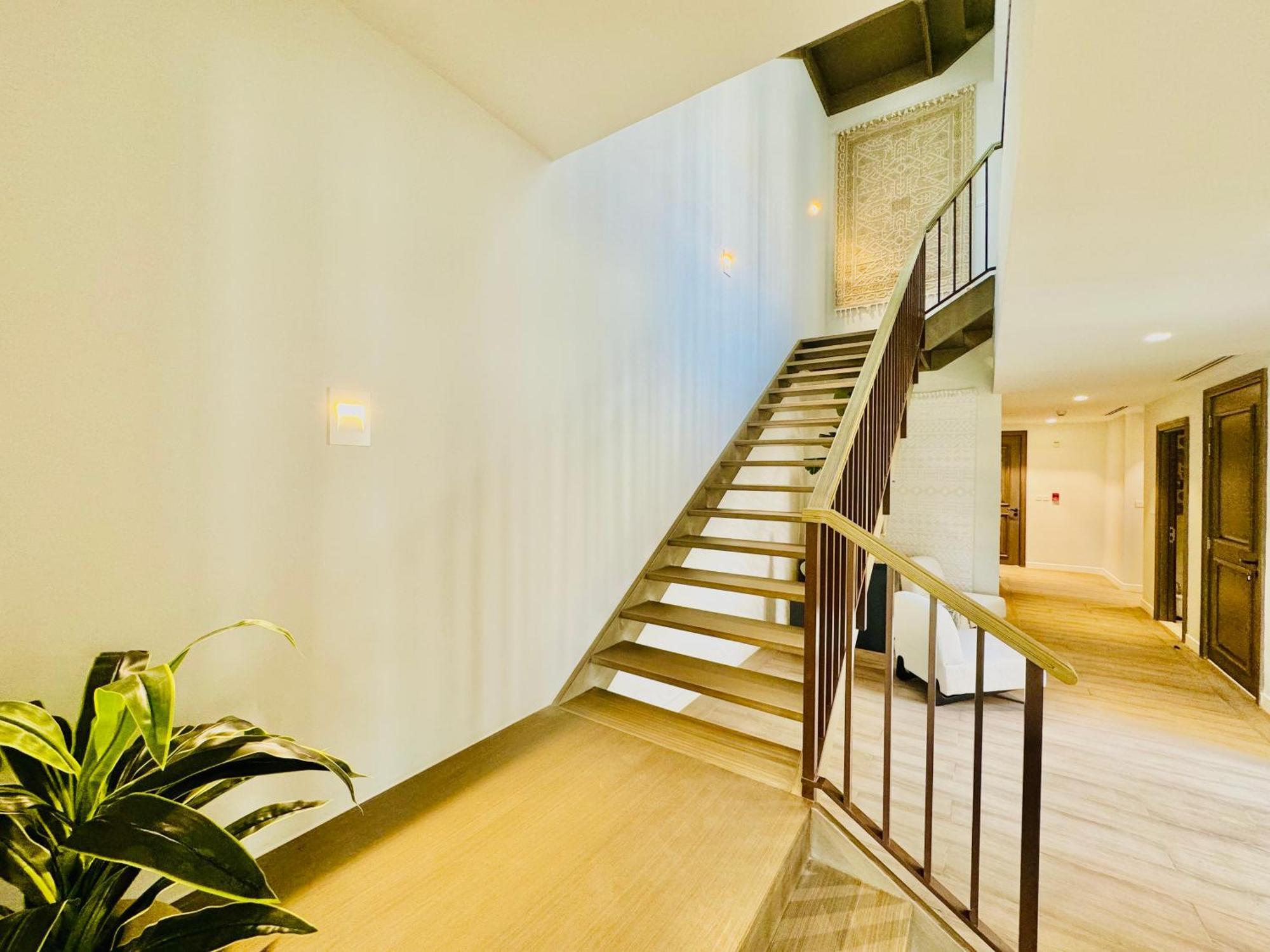 Villa Venduras - Spacious 4-bedroom Luxury In La Mer, Dubai