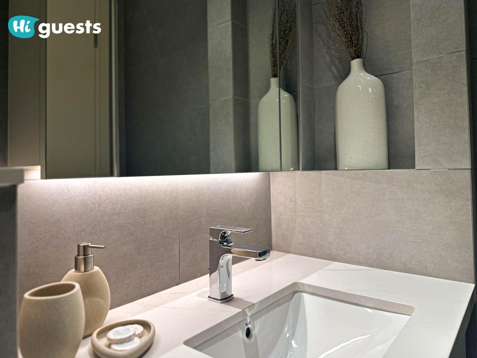 Higuests - Ahad Modern In Dubai's Business Hub