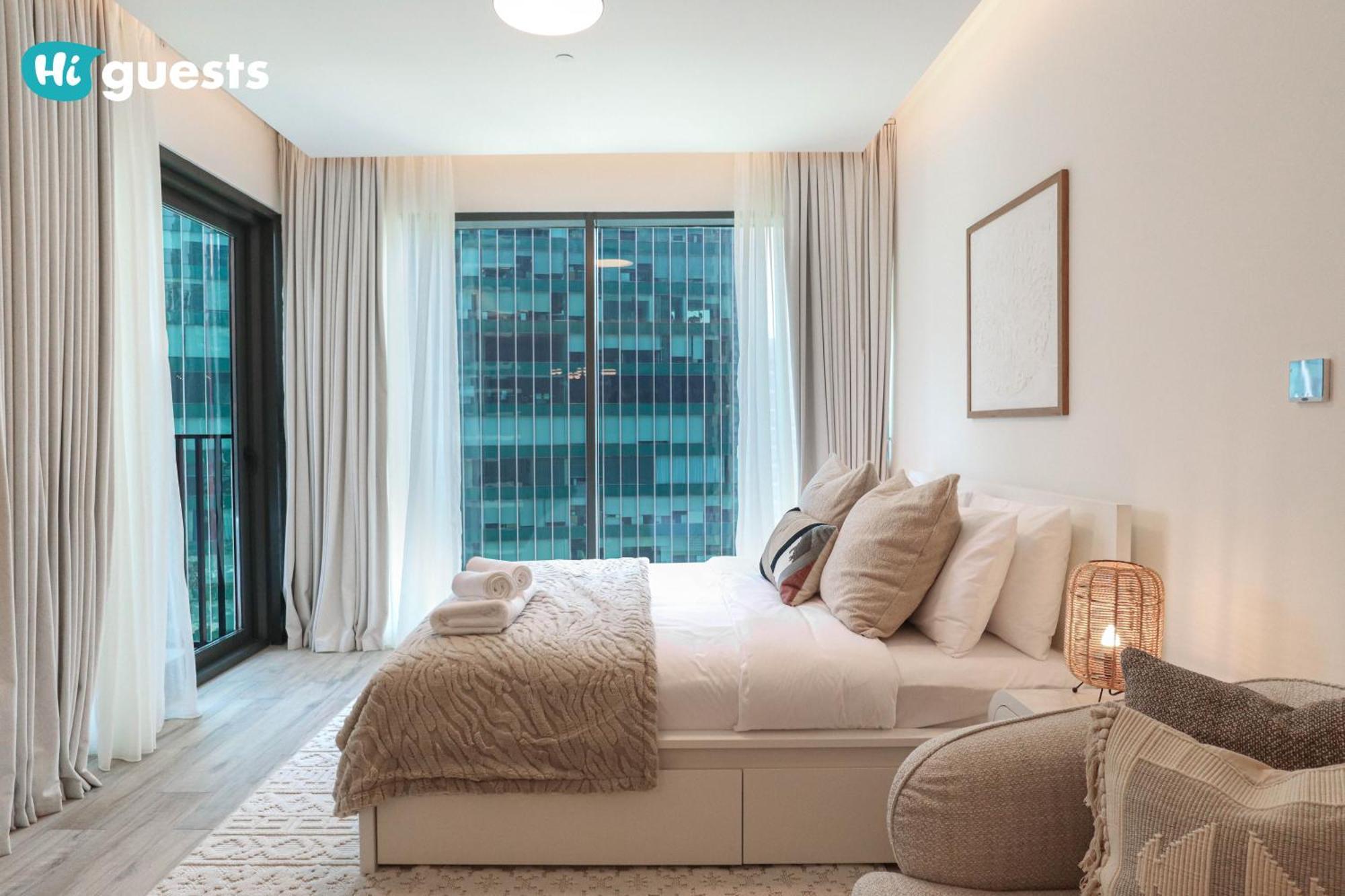 Higuests - Ahad Modern In Dubai's Business Hub *