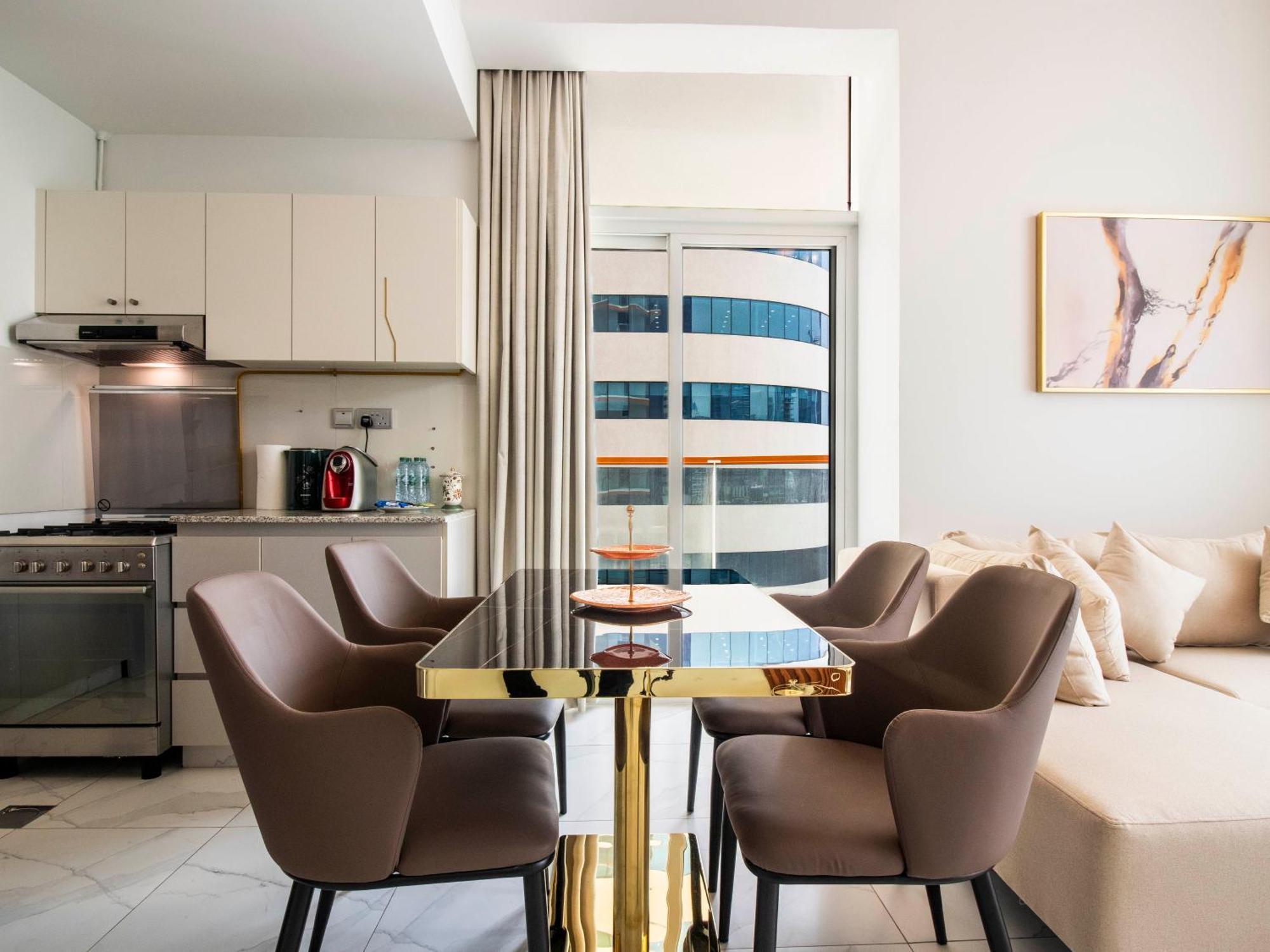 Apartamento Elegant 2br Ensuite With Canal & Burj Khalifa View