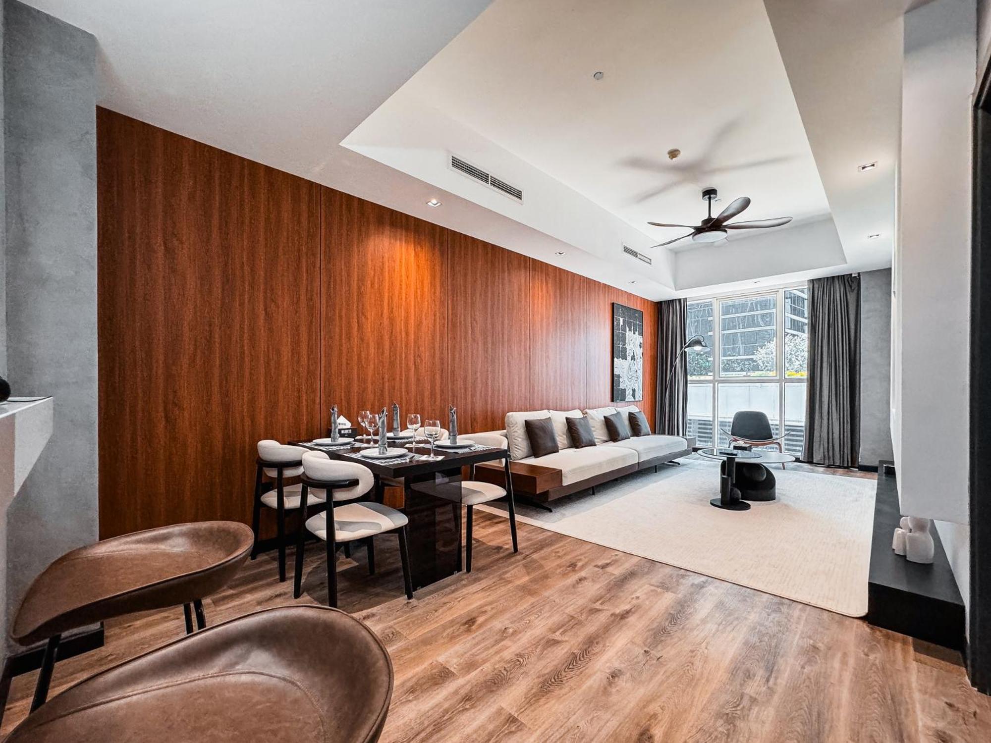 Downtown Dunya Tower Apartment Dubai