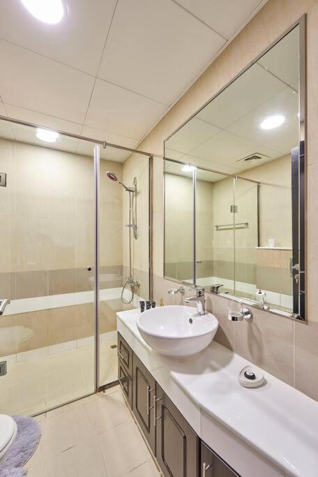 Appartement Cozy 1bedroom Skylight Le Grand Chateau Dubaï