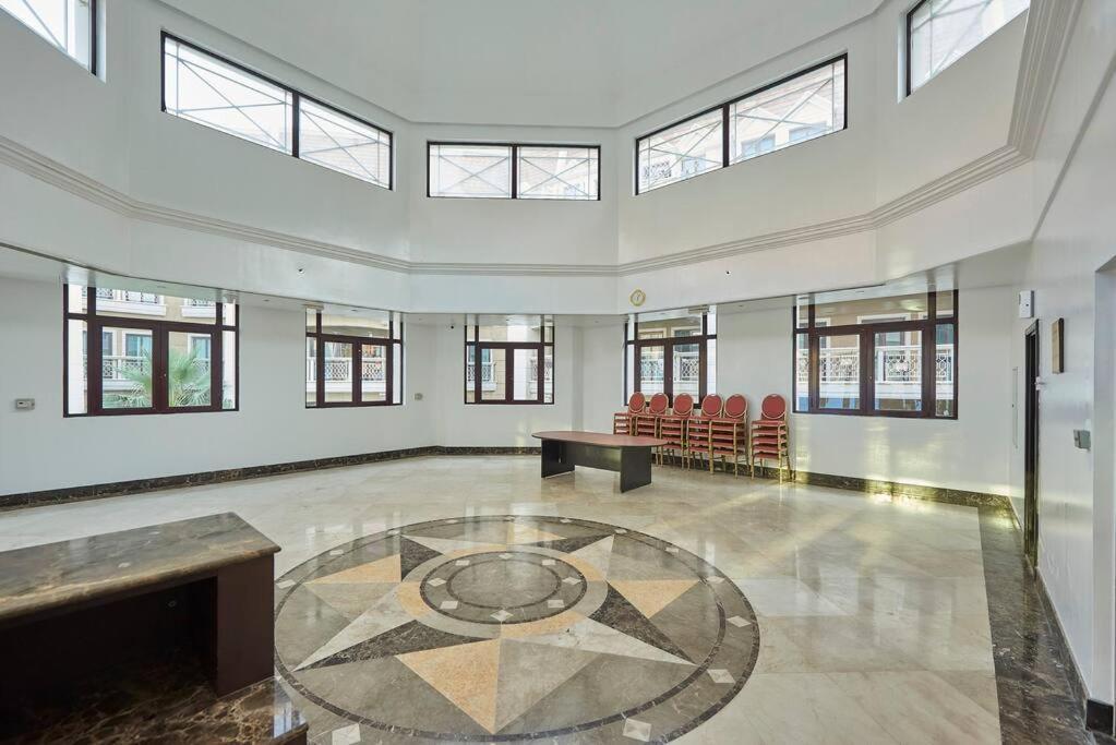 Cozy 1bedroom Skylight Le Grand Chateau Dubaï