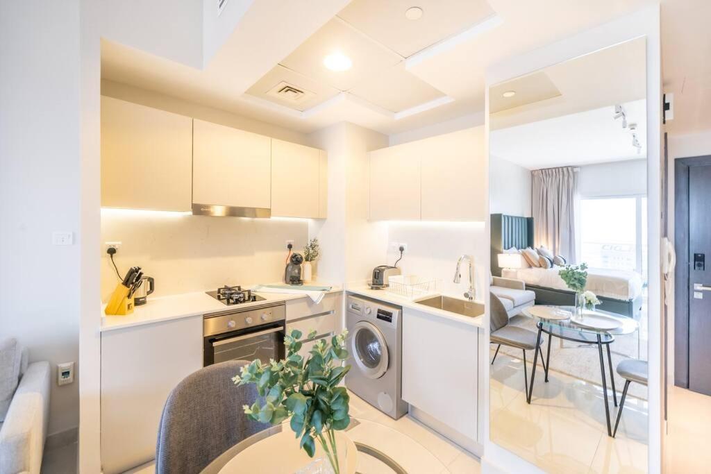 Stunning High Floor In Businessbay Apartament Dubai
