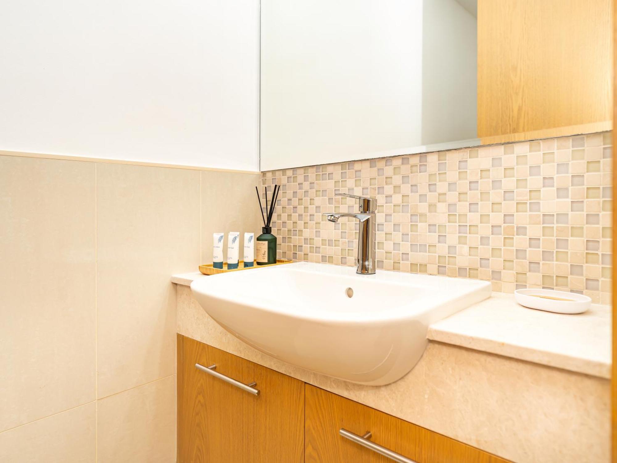 Luxury 2br With Burj View, Very Close To Mall Сasa de vacaciones Dubái