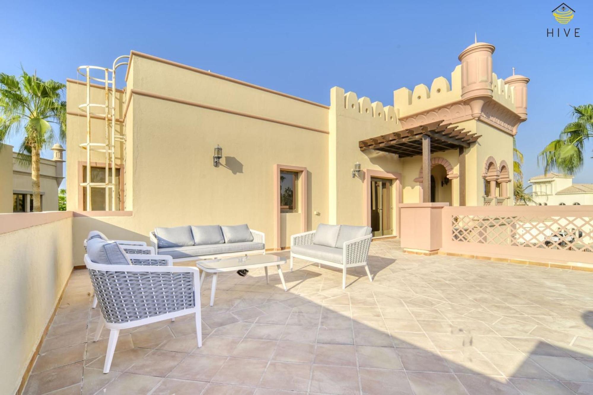 Stunning 4 Bed In Canal Cove Villa Dubai