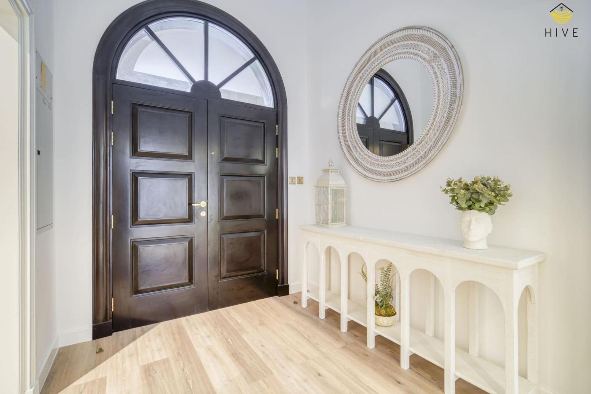Stunning 4 Bed In Canal Cove * Dubai