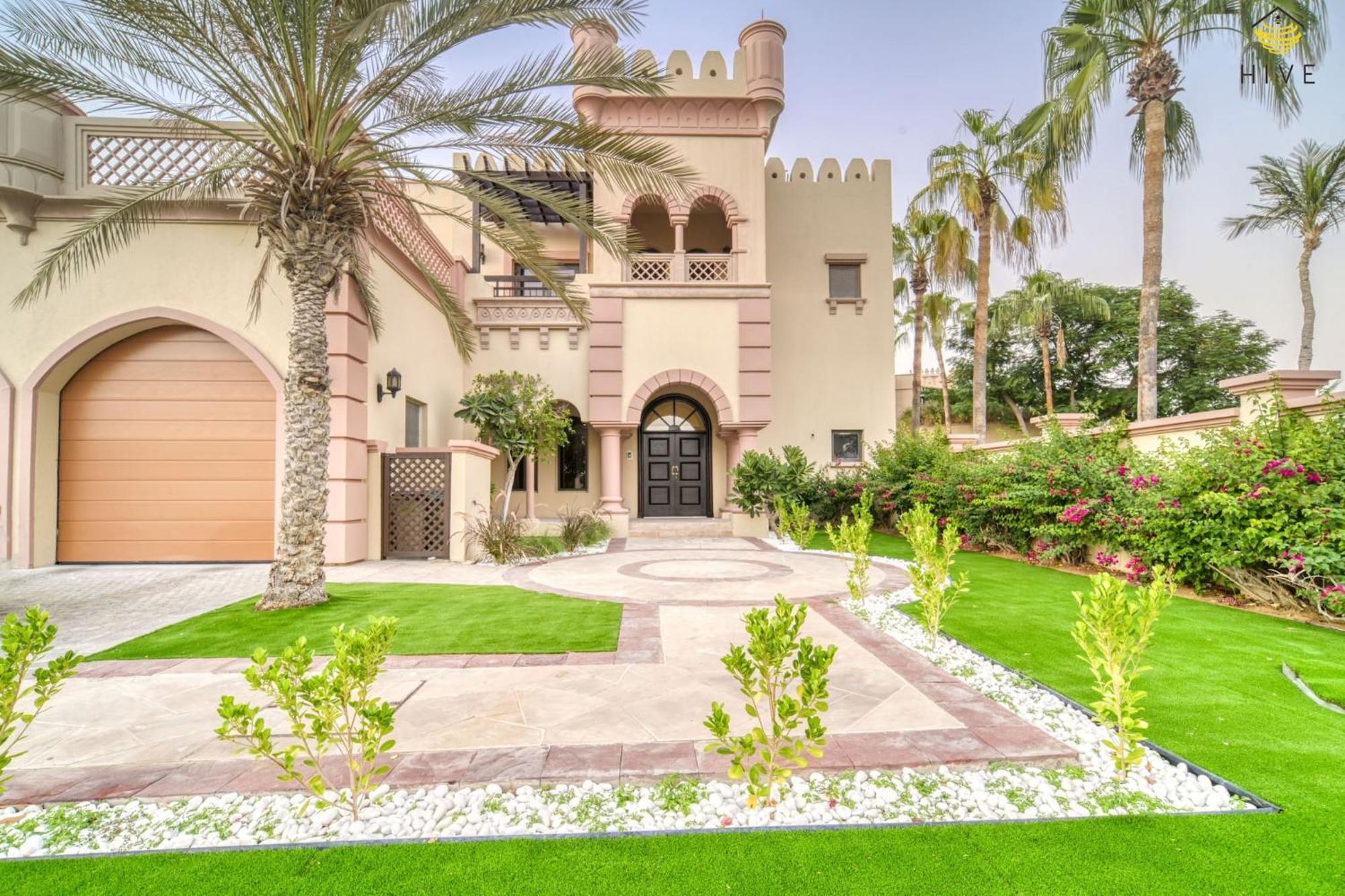 Stunning 4 Bed In Canal Cove * Dubai