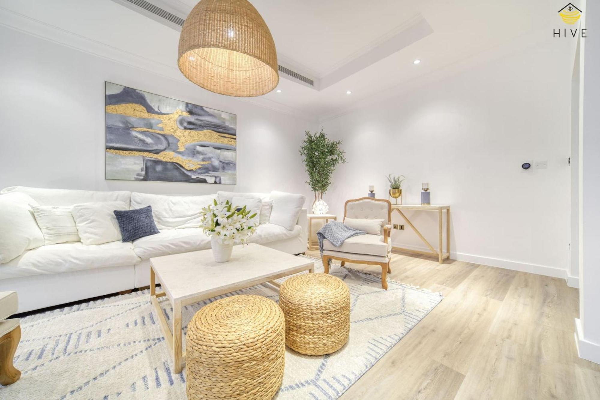 Stunning 4 Bed In Canal Cove * Dubai