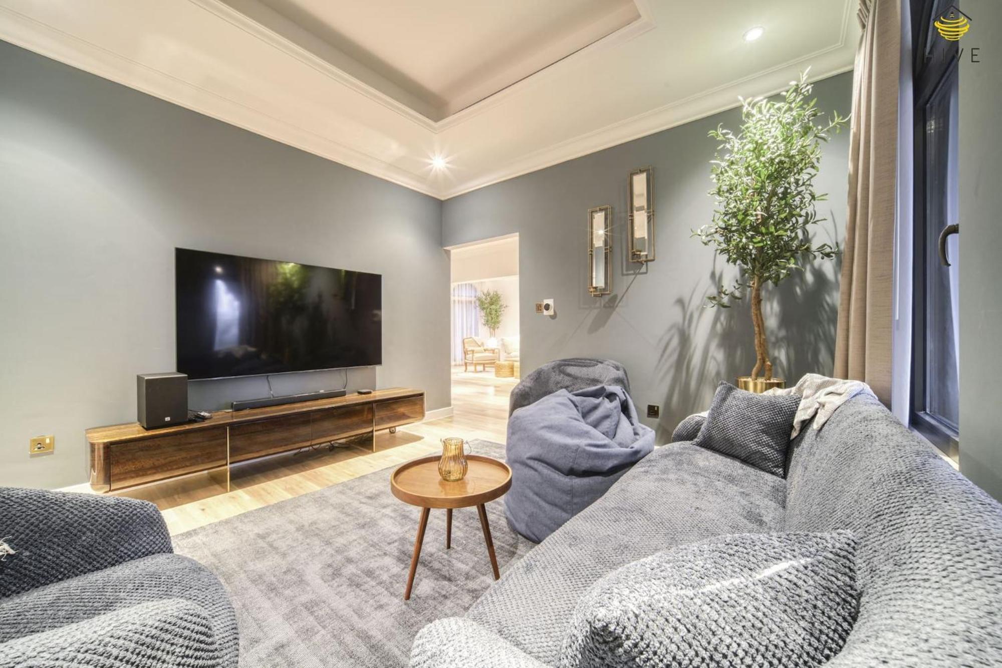 Stunning 4 Bed In Canal Cove