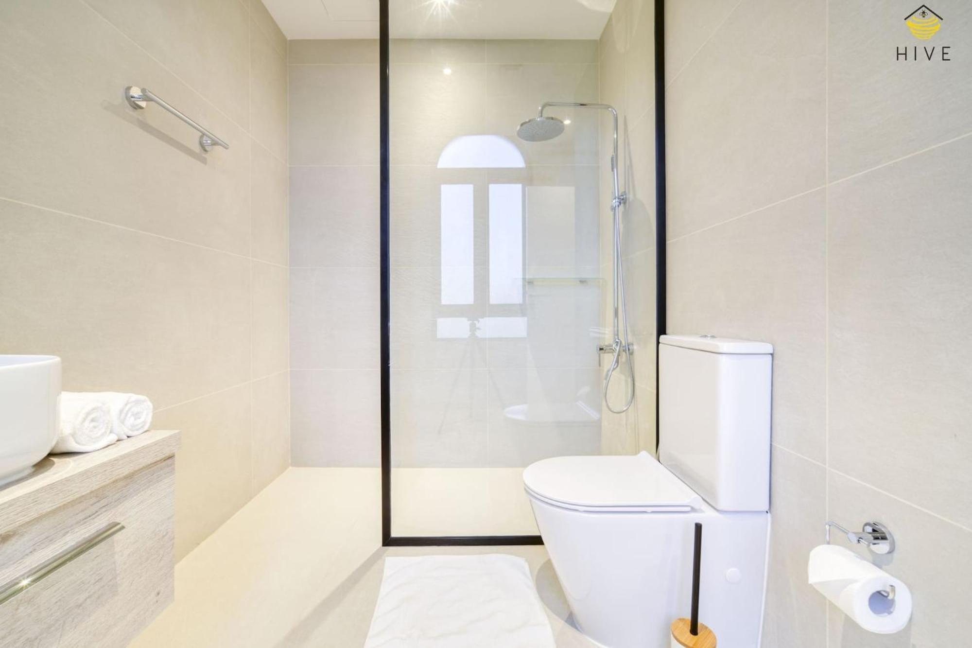 Stunning 4 Bed In Canal Cove Villa Dubai