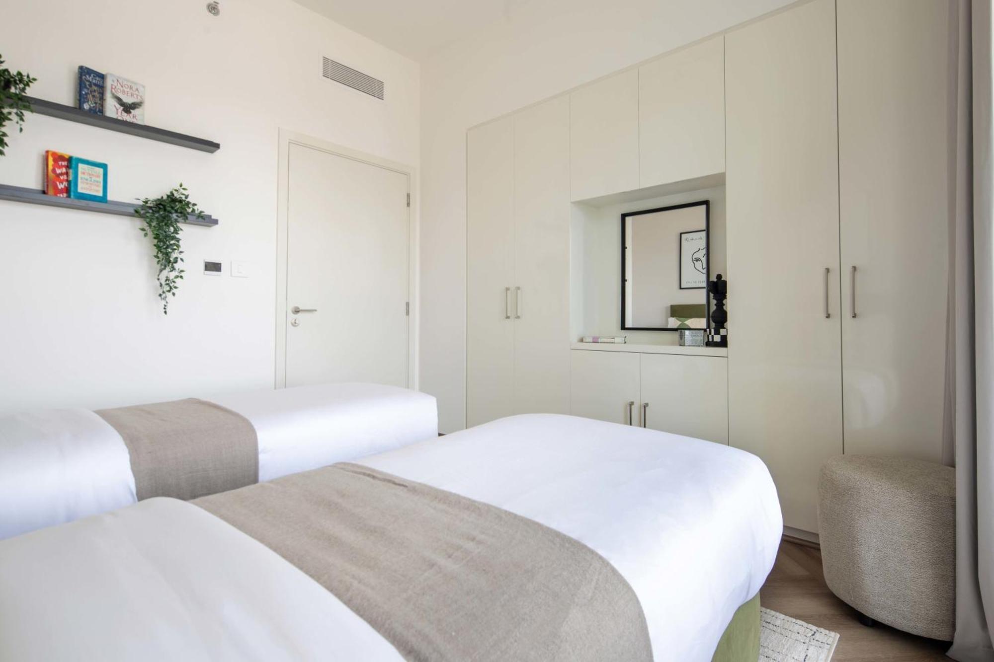 Frank Porter - Downtown Views Ii Tower 1 Apartment Dubai