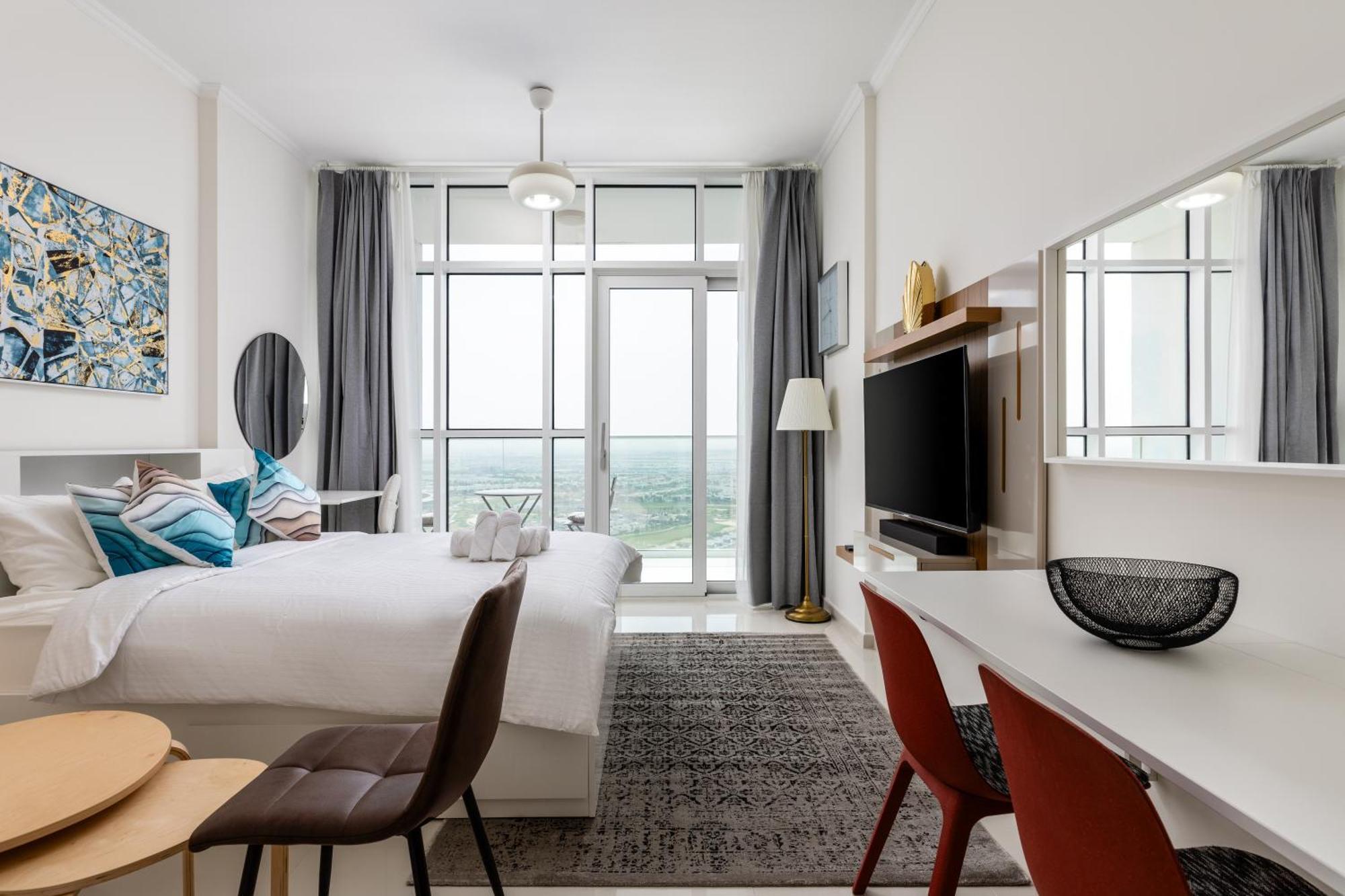 Waves - Elegant 28th Floor Studio In Carson A, Damac Hills Lägenhet