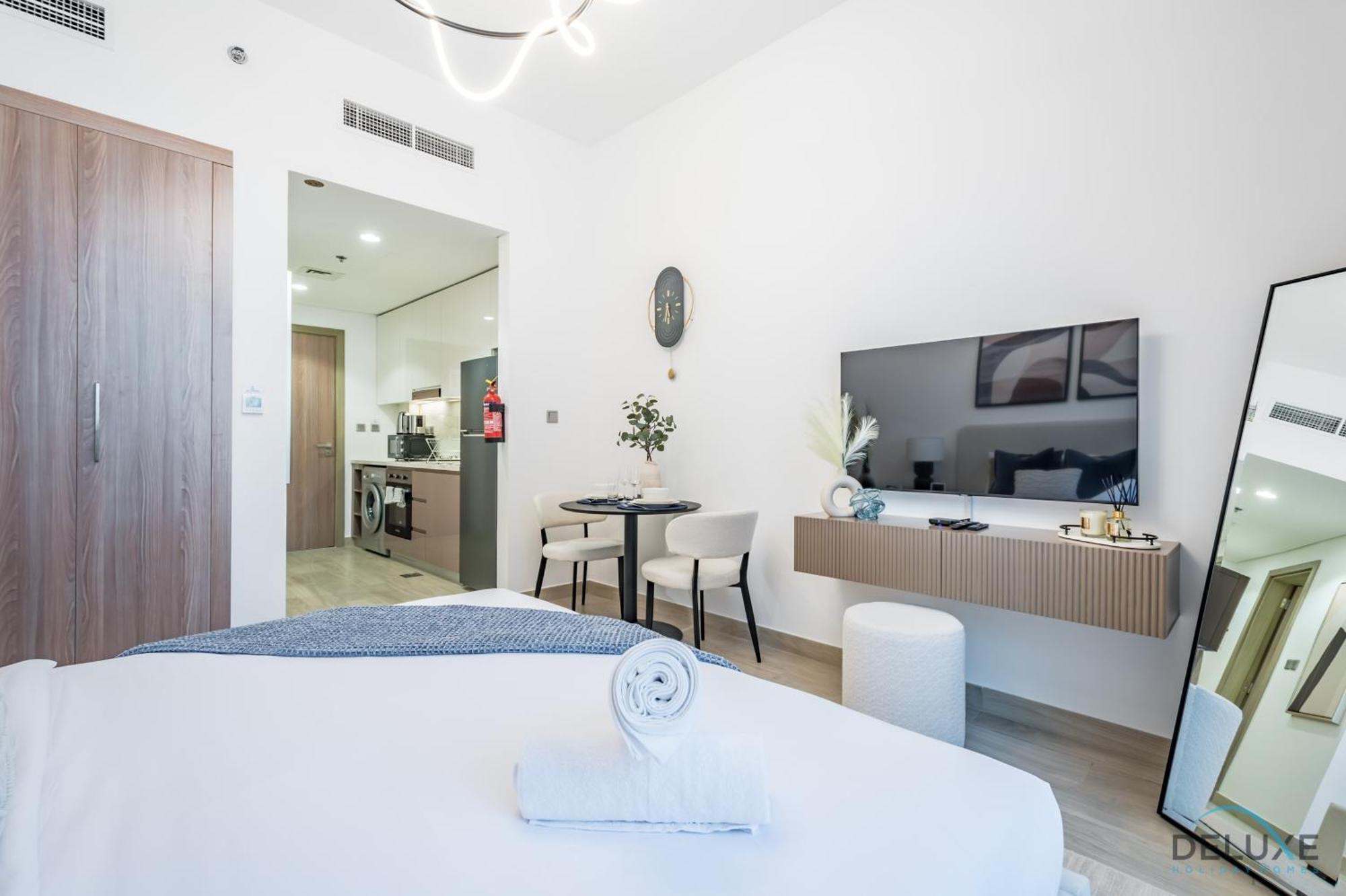 Stylish In Azizi Riviera 37 Al Merkadh By Deluxe Homes Appartement