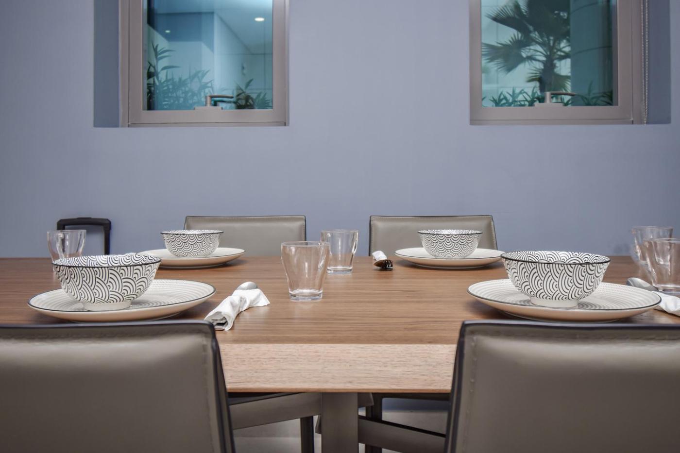 Elegant 2br View With Rooftop Pool The Bay