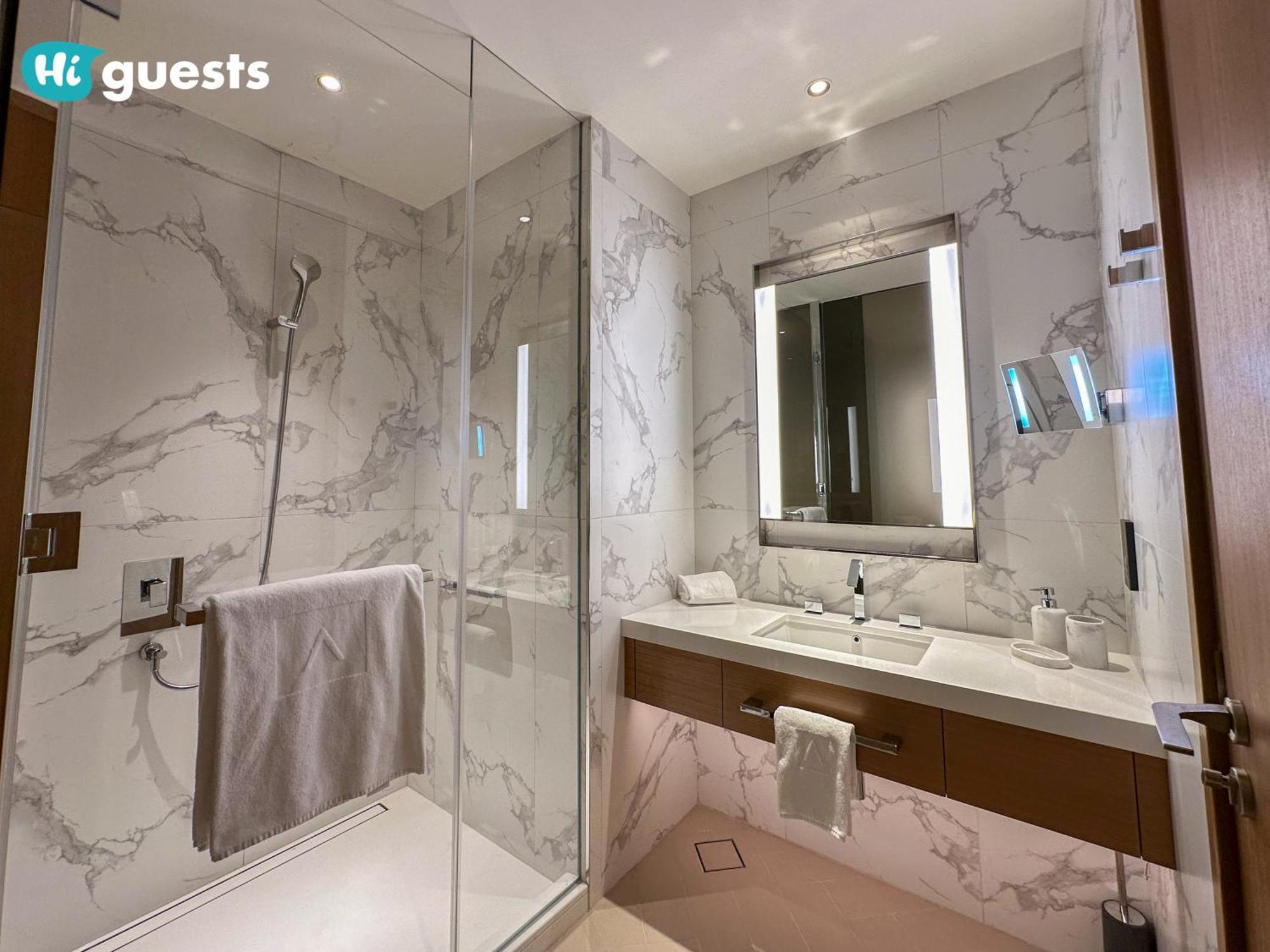 Higuests - Sky-high Experience Luxe Living On The 24th Floor Appartement