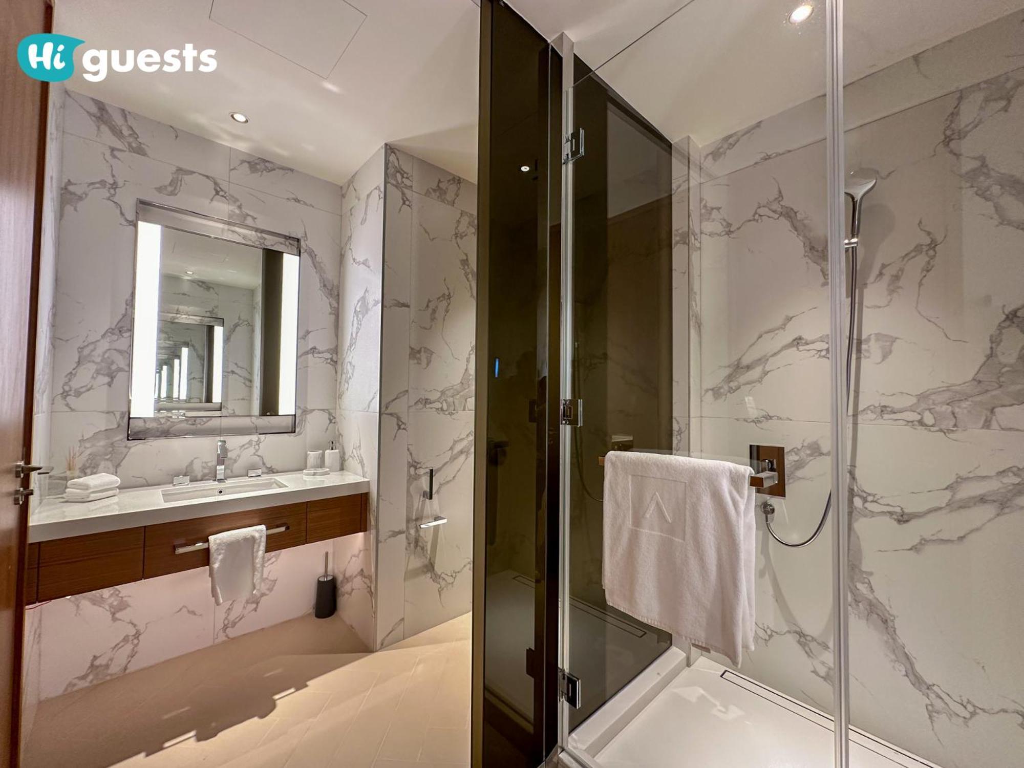 Higuests - Sky-high Experience Luxe Living On The 24th Floor Appartement