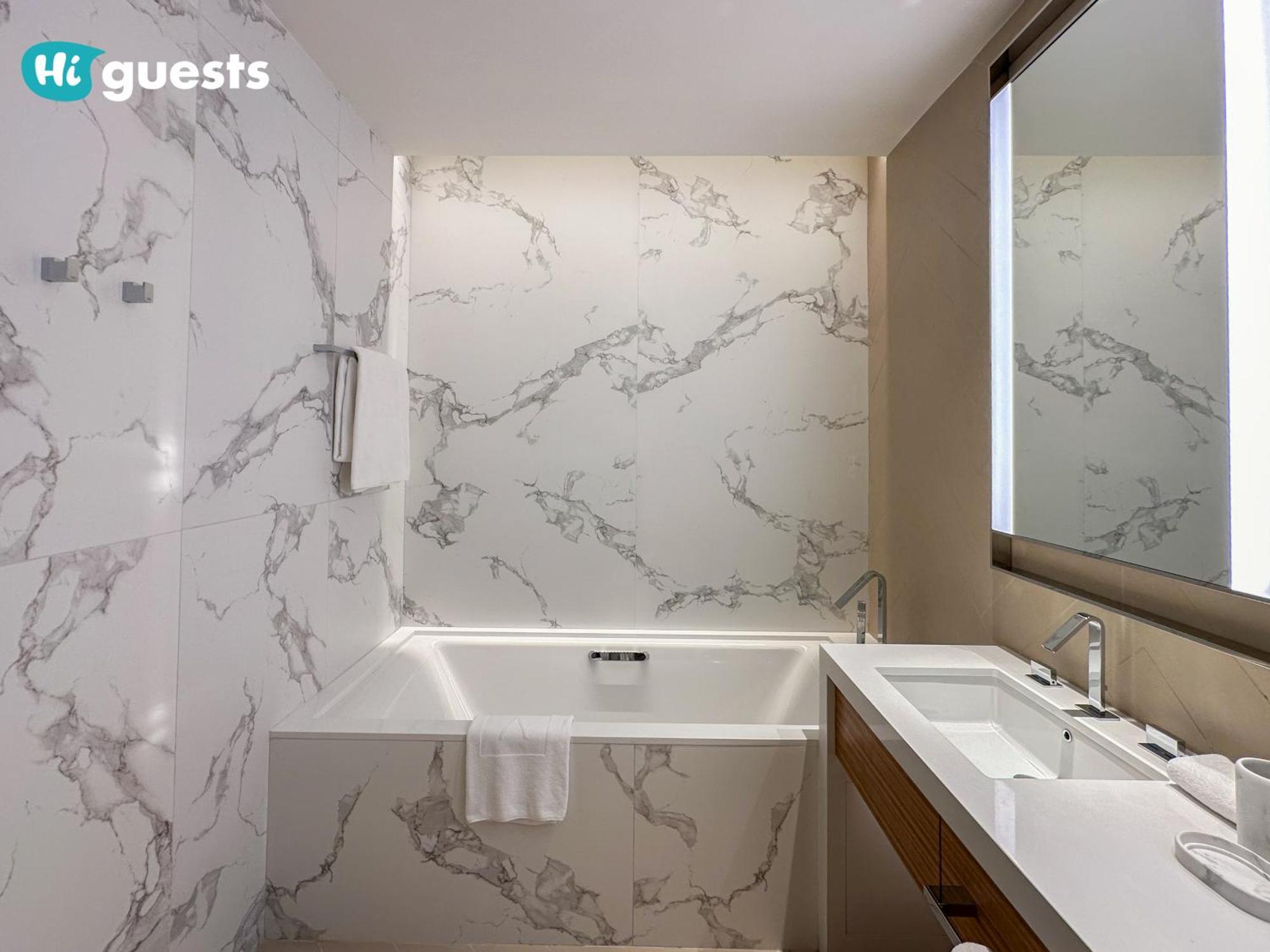 Appartement Higuests - Sky-high Experience Luxe Living On The 24th Floor