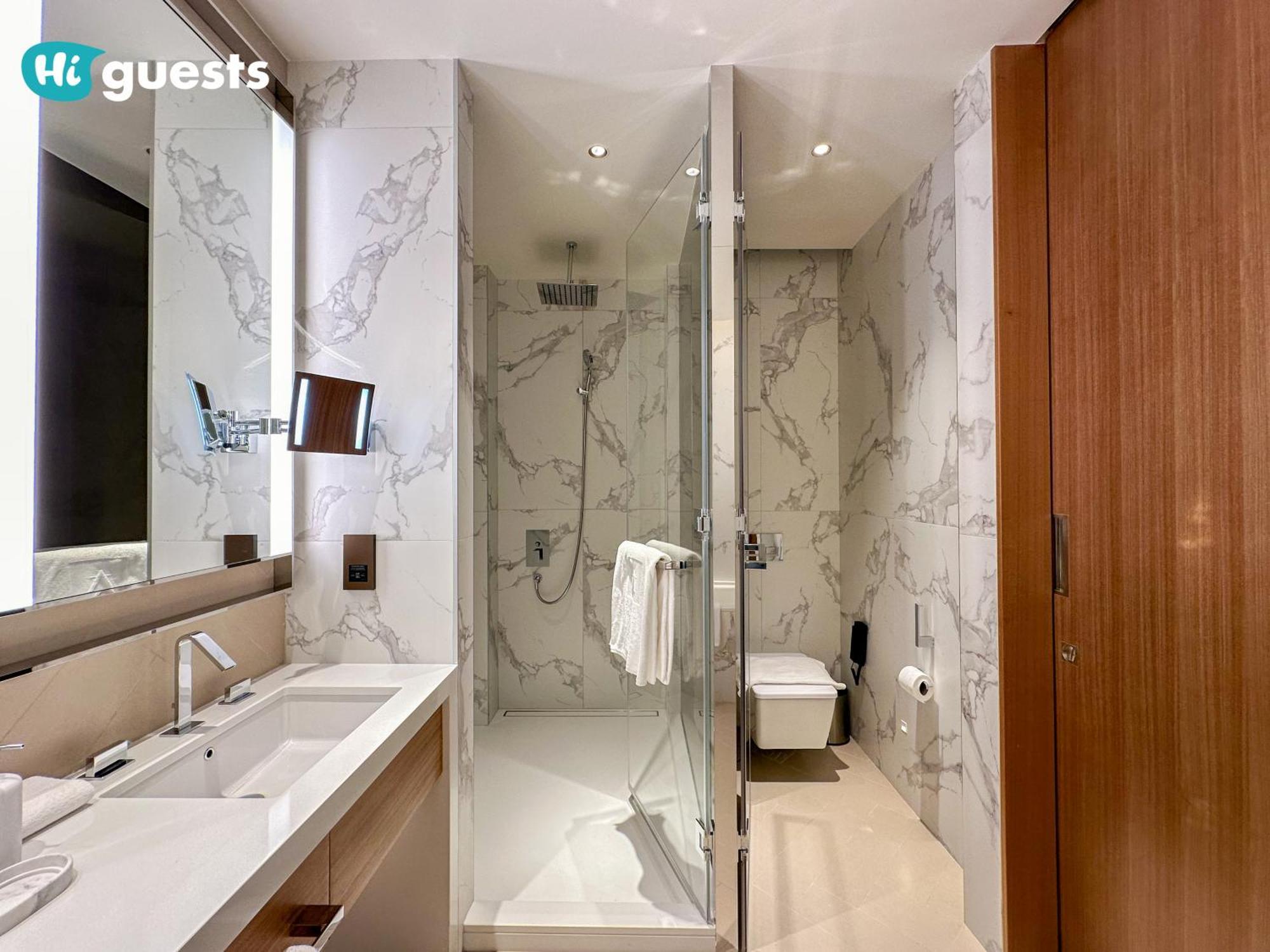 Higuests - Sky-high Experience Luxe Living On The 24th Floor *