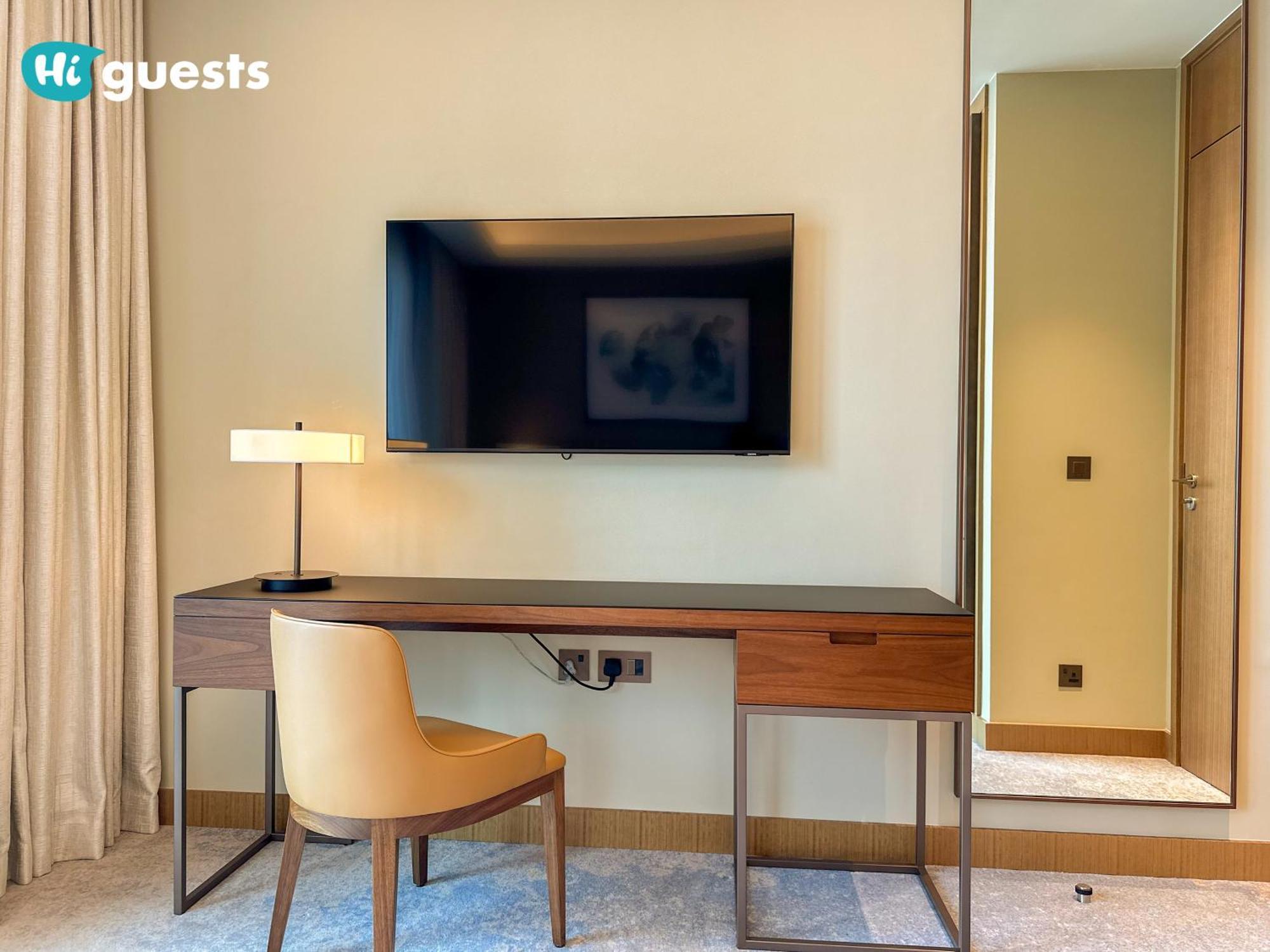 Higuests - Sky-high Experience Luxe Living On The 24th Floor