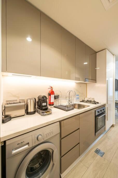 Apartment Cozy Studio By Skylight Azizi Riviera 41
