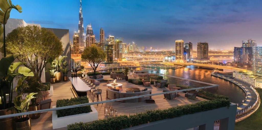 Appartement Lux 15 Northside With A Pool, Gym & Canal Views Dubaï