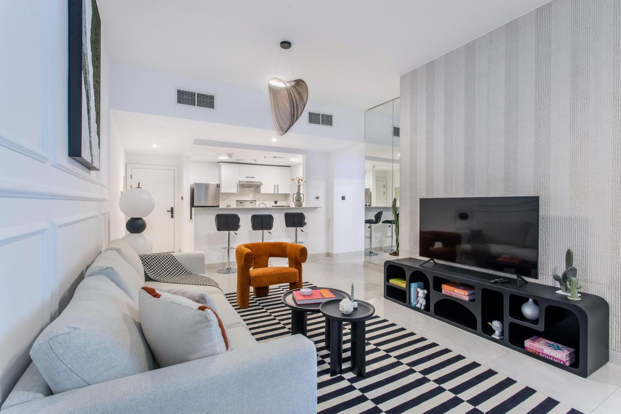 Apartemen Comfy 1br Marina Living Steps From Marina Walk