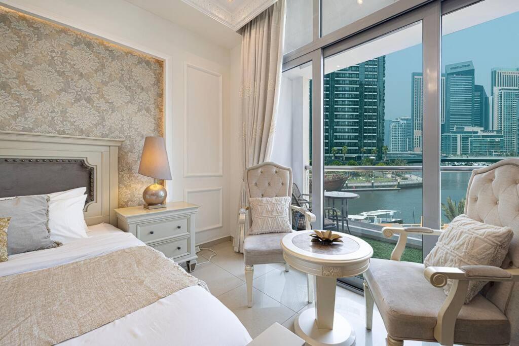 Classic Charm A With Iconic Marina Views