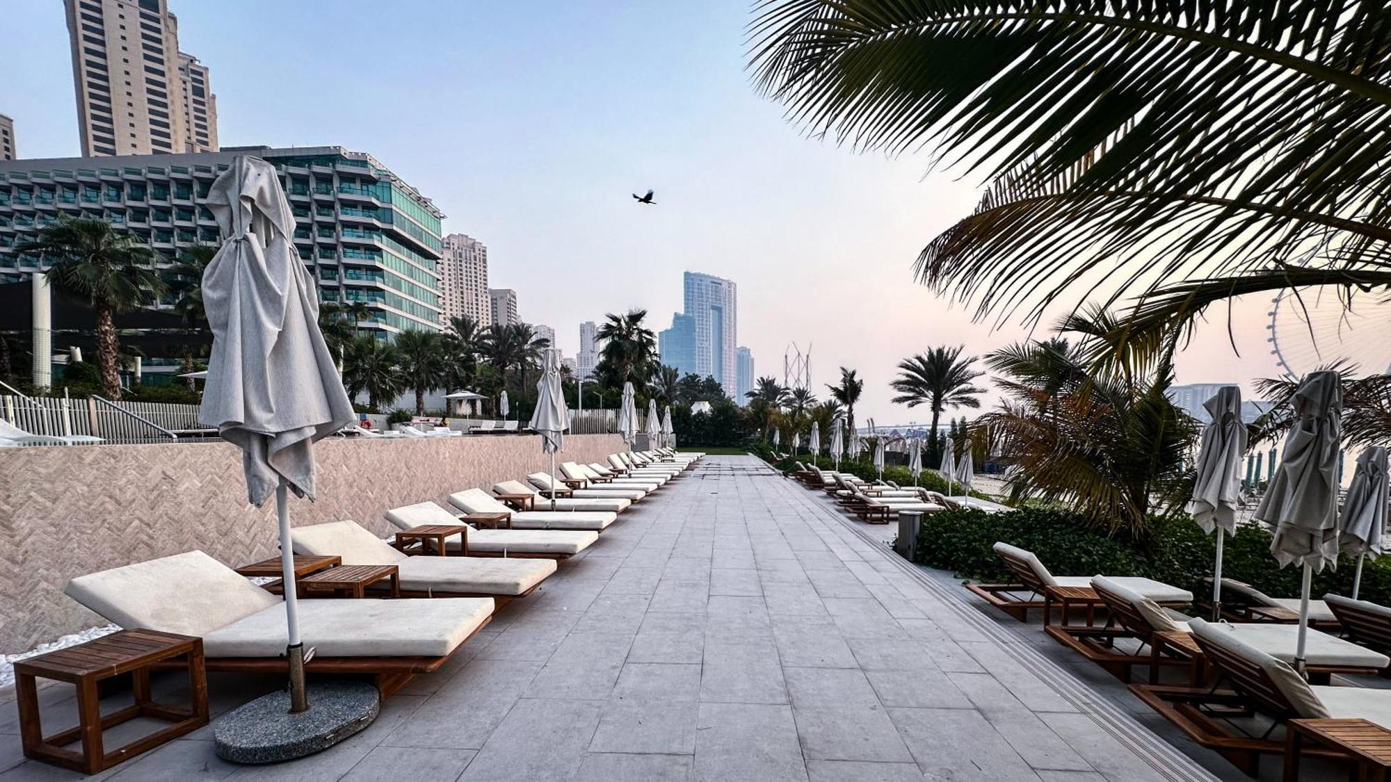 Luxury 2br Biophilic Retreat With Private Jacuzzi, Massage Chair & Infinity Pool Dubaï
