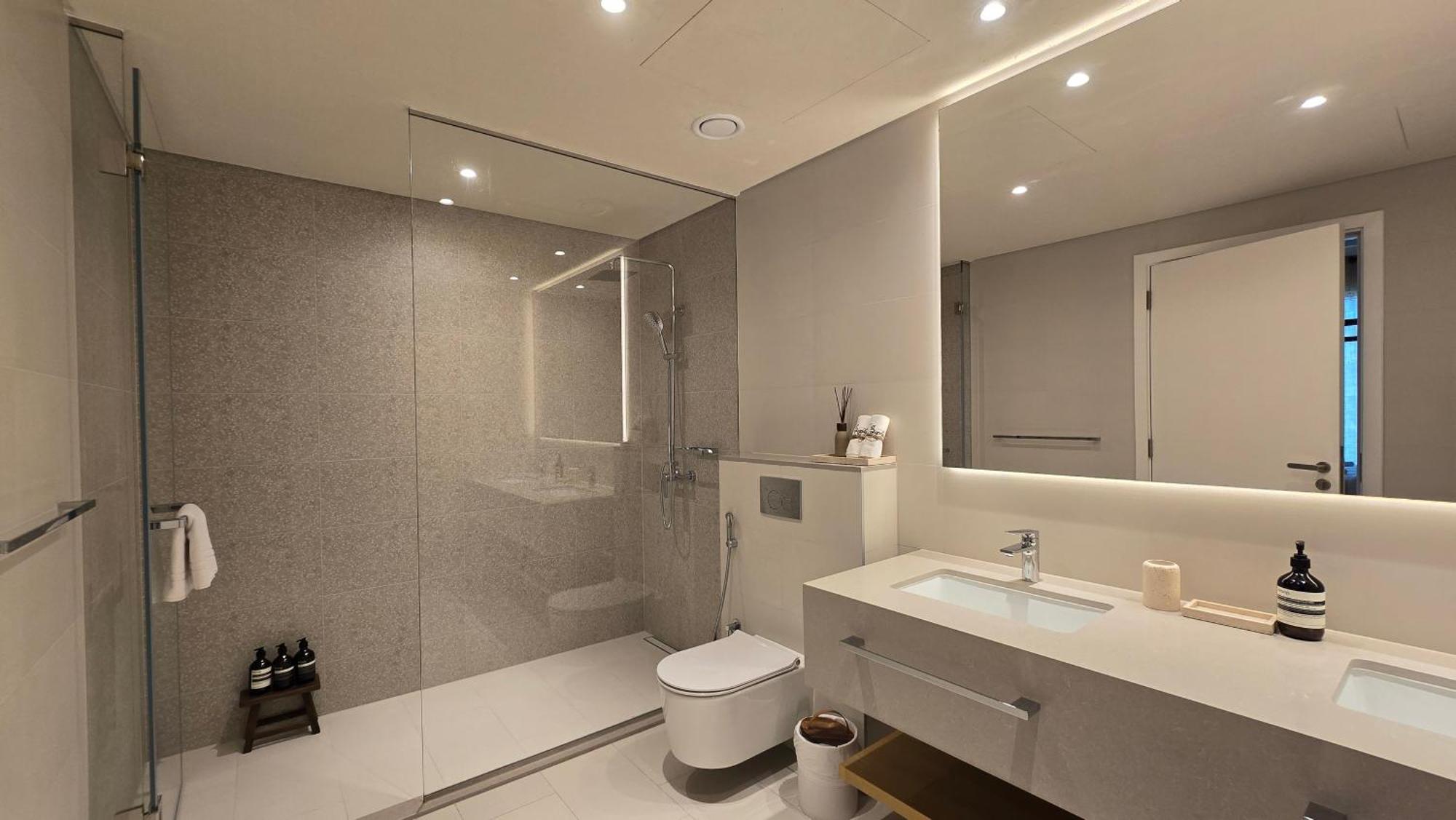 Luxury 2br Biophilic Retreat With Private Jacuzzi, Massage Chair & Infinity Pool *