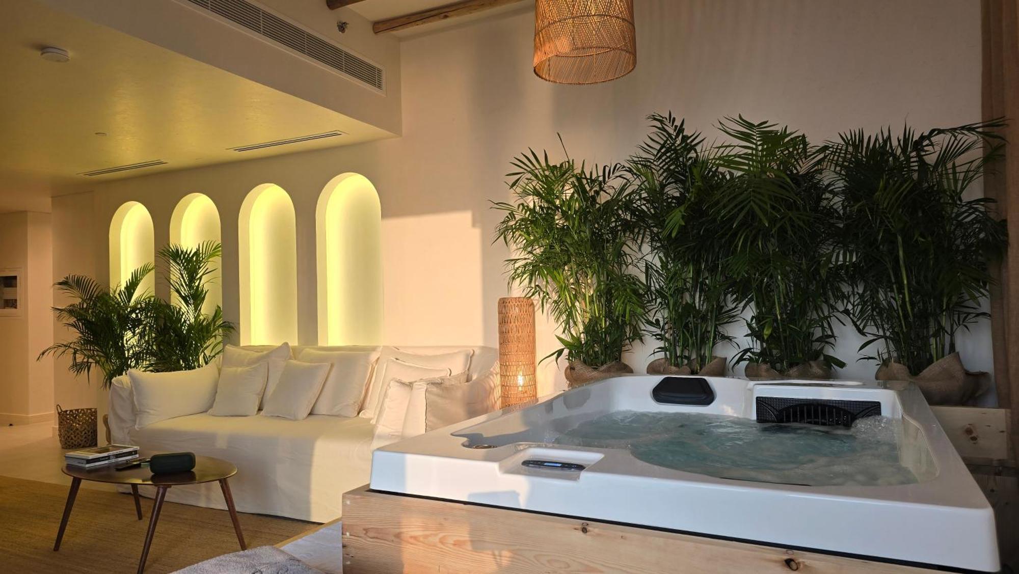 Luxury 2br Biophilic Retreat With Private Jacuzzi, Massage Chair & Infinity Pool