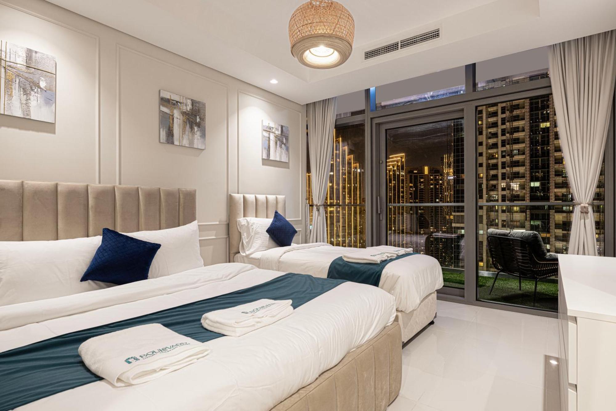 Boulevard 2 Bedroom Family With Burj Khalifa View And Infinity Pool In 64th Floor Downtown Lägenhet Dubai