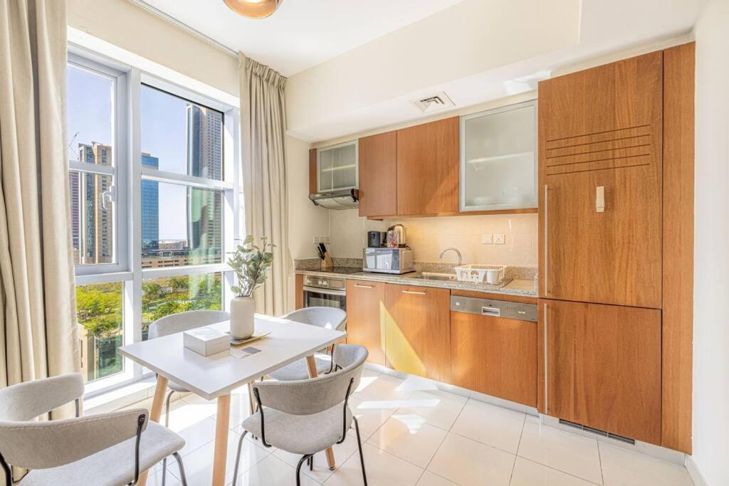 Modern And Bright In The Heart Of Downtown Appartement Dubaï