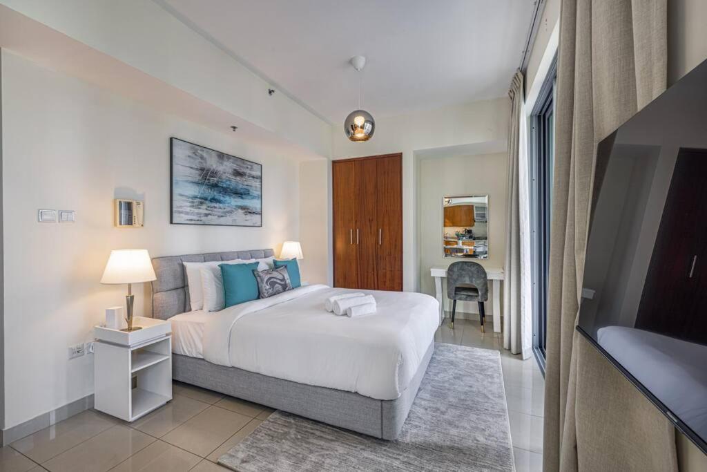 Modern And Bright In The Heart Of Downtown Dubaï