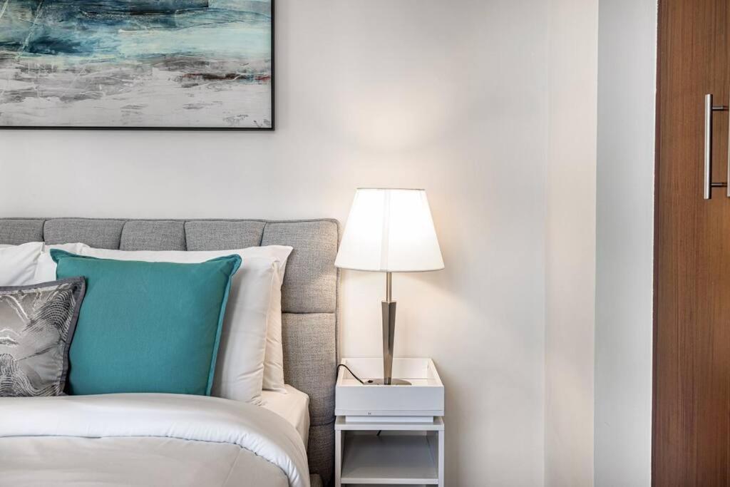 Modern And Bright In The Heart Of Downtown Appartement Dubaï