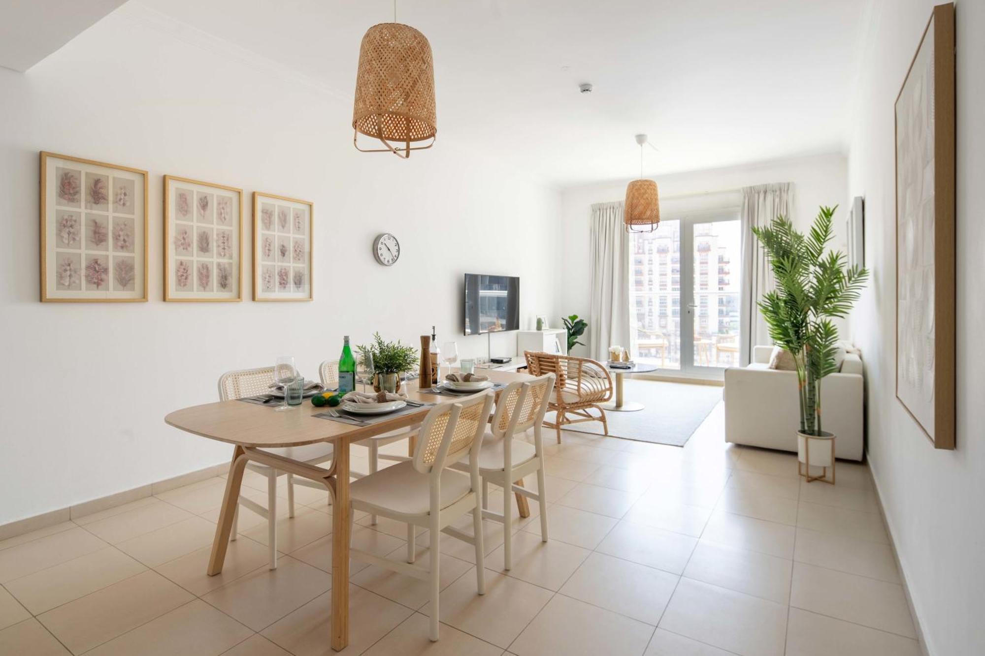 Frank Porter - Grand Horizon Apartment Dubai