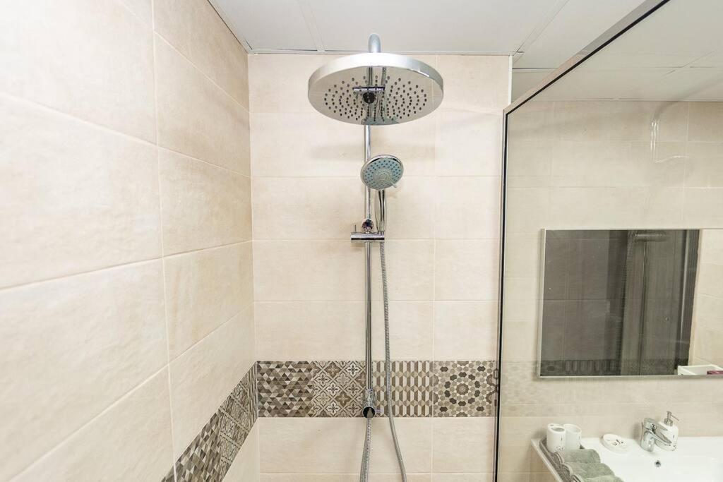 Discovery Gardens American Style 1br Close 2 Metro Dubái
