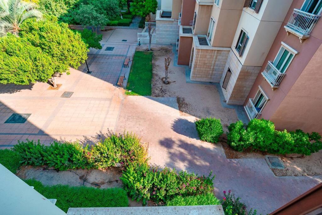Discovery Gardens American Style 1br Close 2 Metro Apartamento