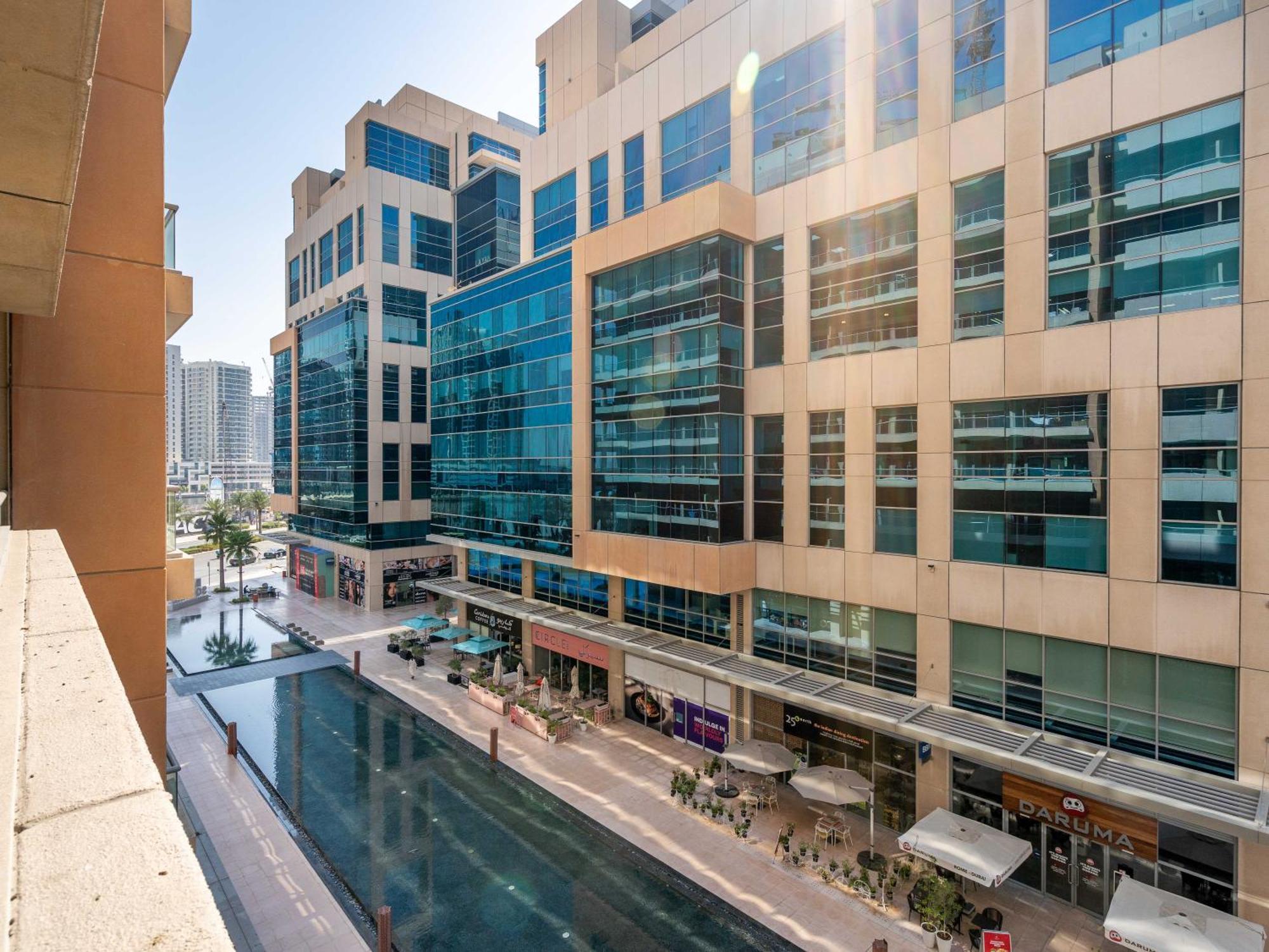 Chic In The Heart Of With Pool Apartamento Dubái