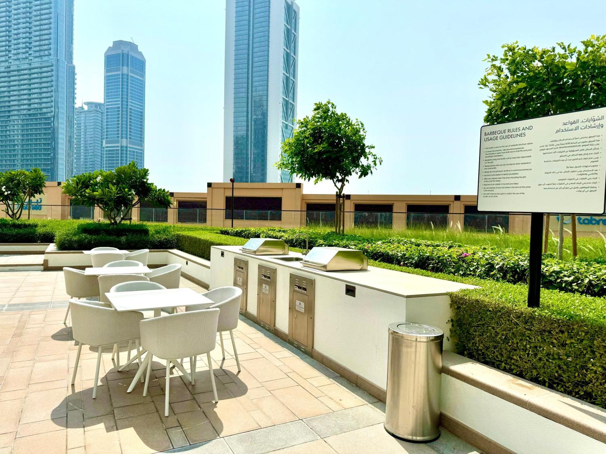Сasa de vacaciones Modern 2br Near Mall & Burj Khalif Dubái