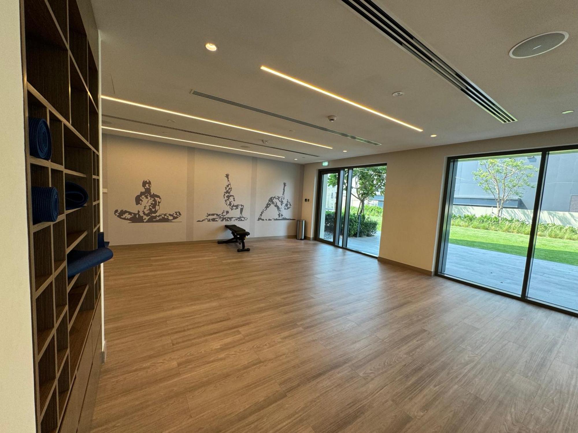 Burj Royale Condo, Close To Mall & Attractions * Dubai