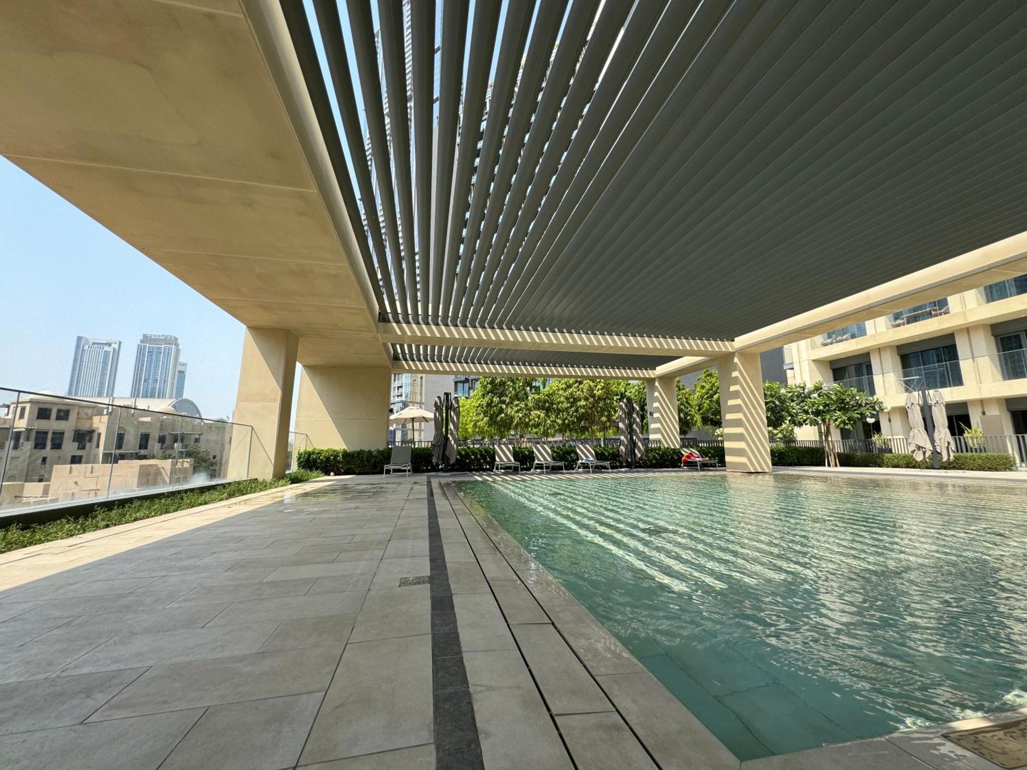 Burj Royale Condo, Close To Mall & Attractions Dubai