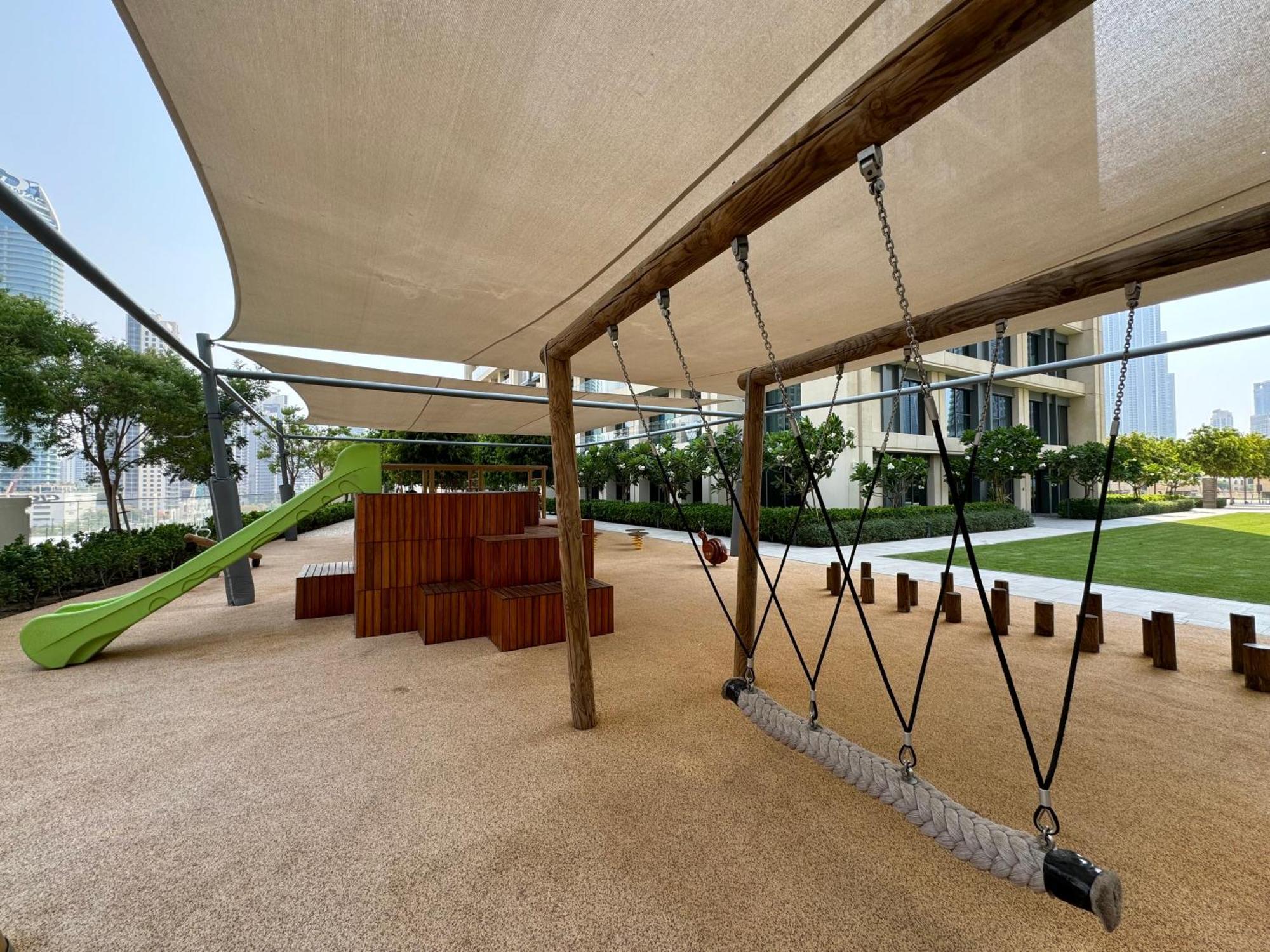 Burj Royale Condo, Close To Mall & Attractions Holiday home Dubai