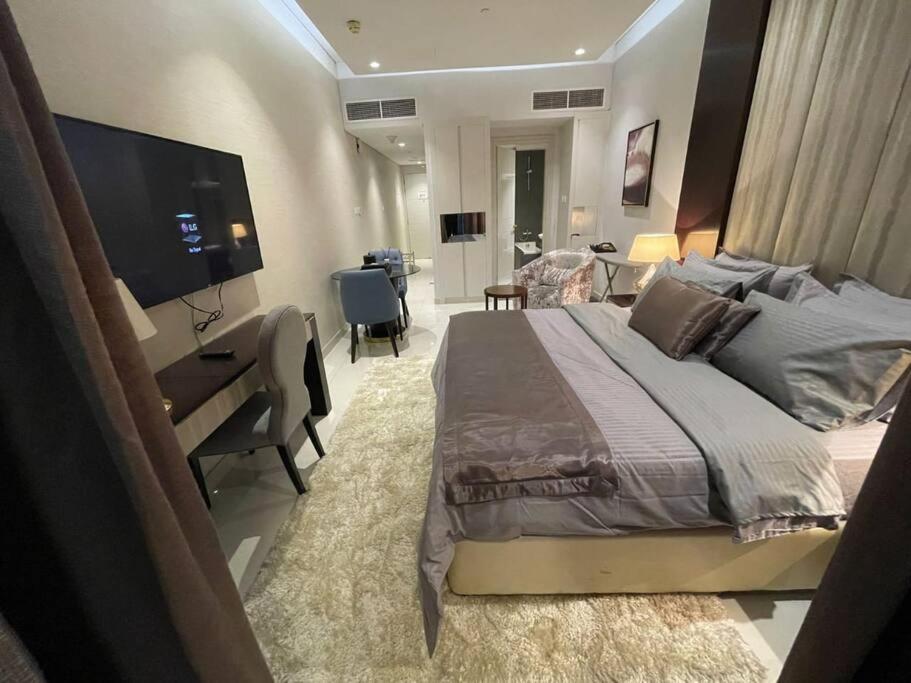 Homes2retreat - Chic In Damac Uppercrest Dubái