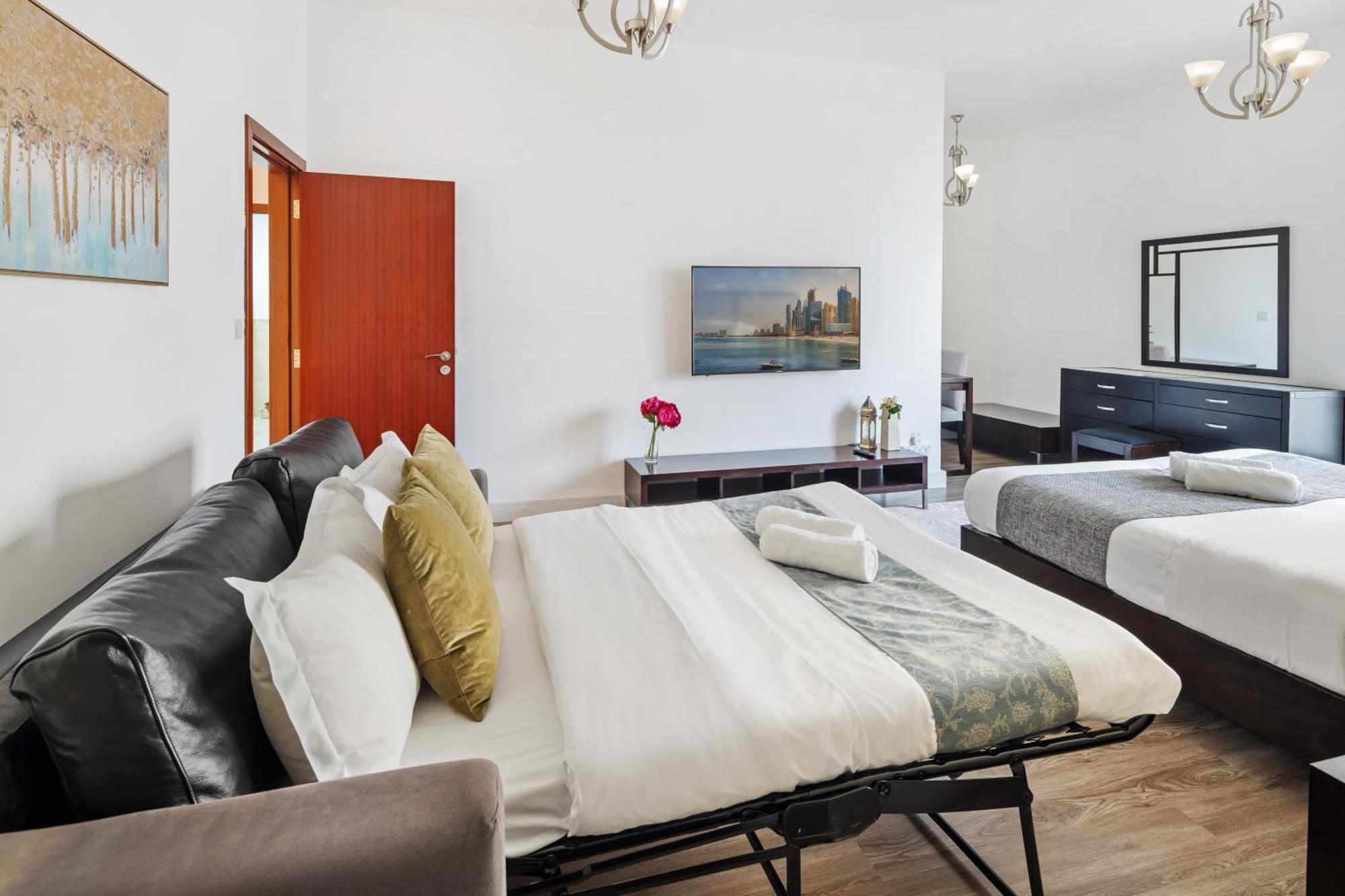 La Buena Vida: Beachfront Luxury With Full Kitchen Dubai