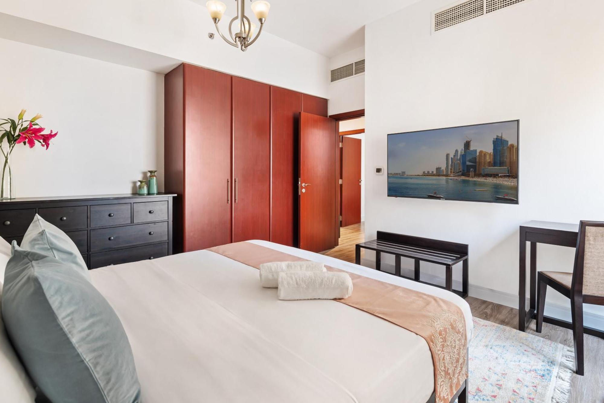 Apartment La Buena Vida: Beachfront Luxury With Full Kitchen Dubai